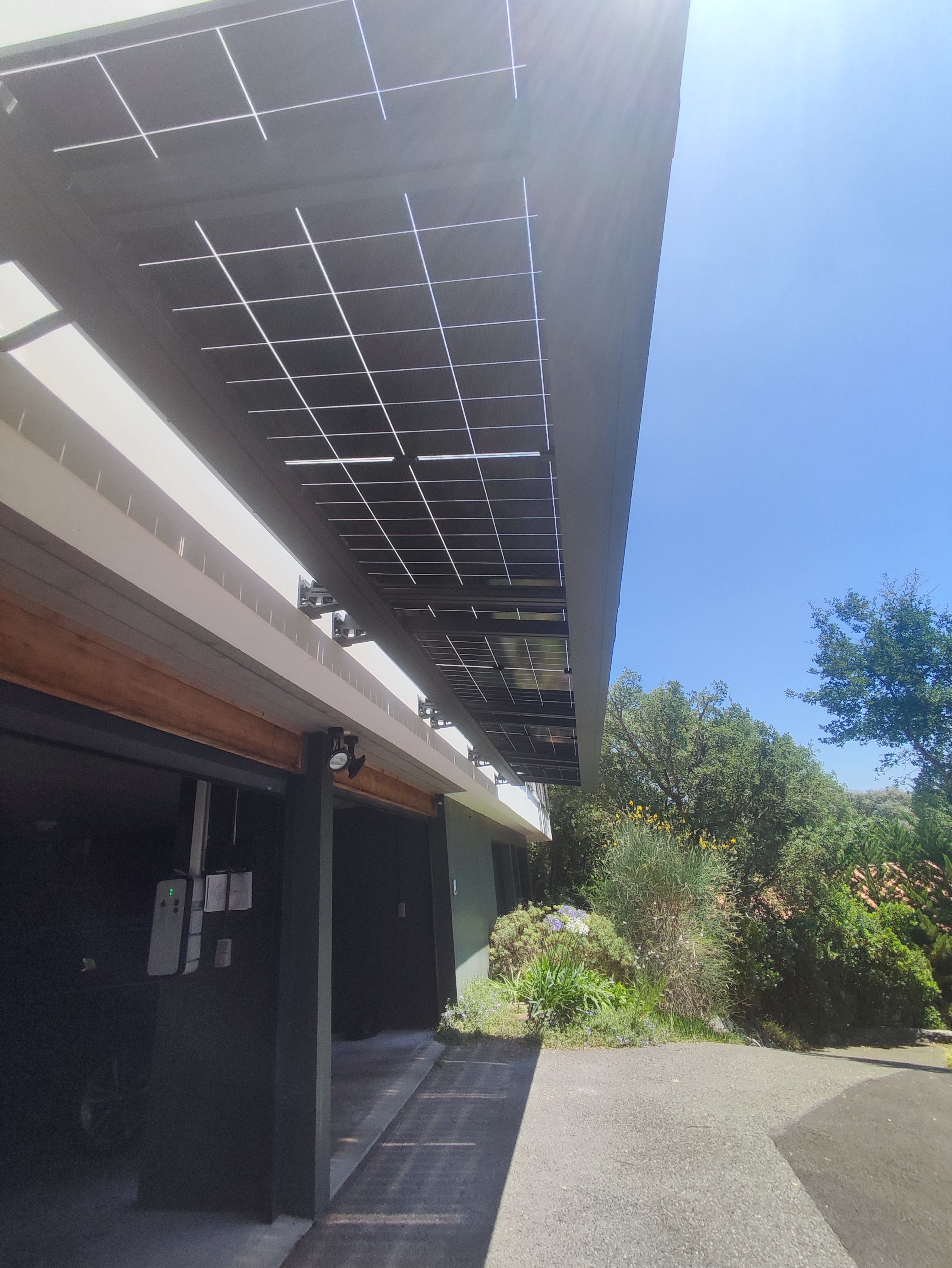 Aménager son extérieur tout en produisant de l'énergie : Les pergolas solaires à Bayonne, Dax et Mont de Marsan