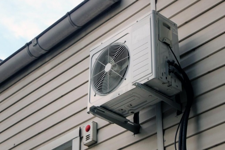 Les étapes essentielles pour poser votre climatisation à Narrosse